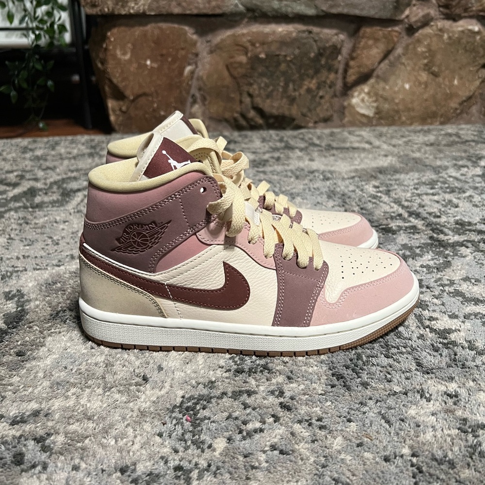 Jordan Mid SE Dark Pony Smoke Mauve